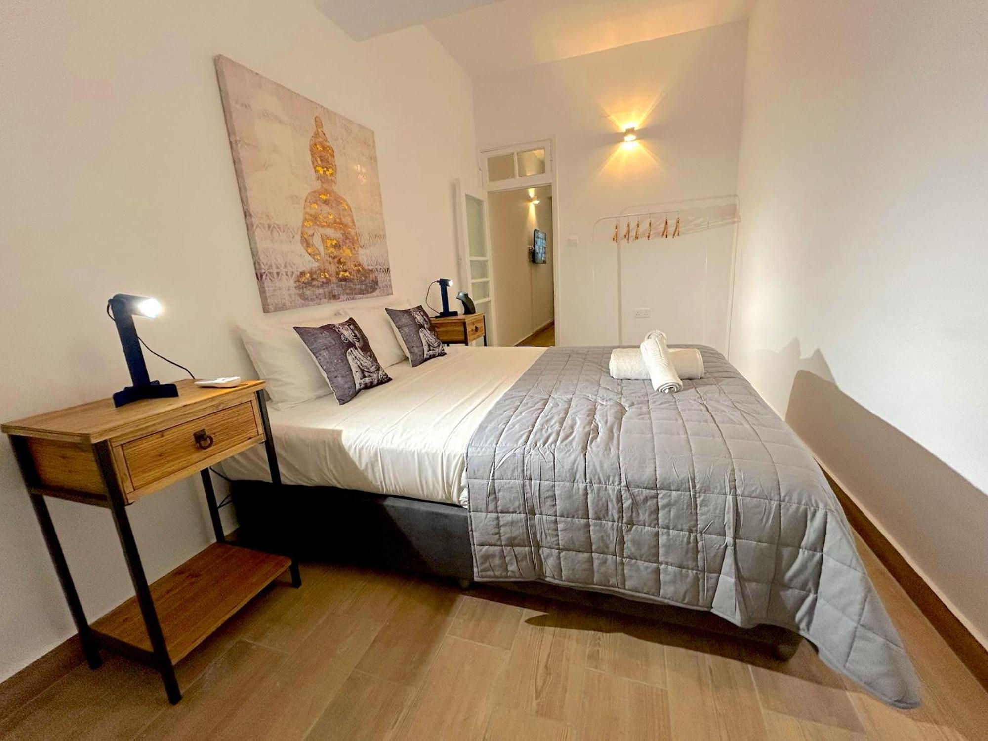Queen Regina Suites By Platform 357 Nikosia Bagian luar foto