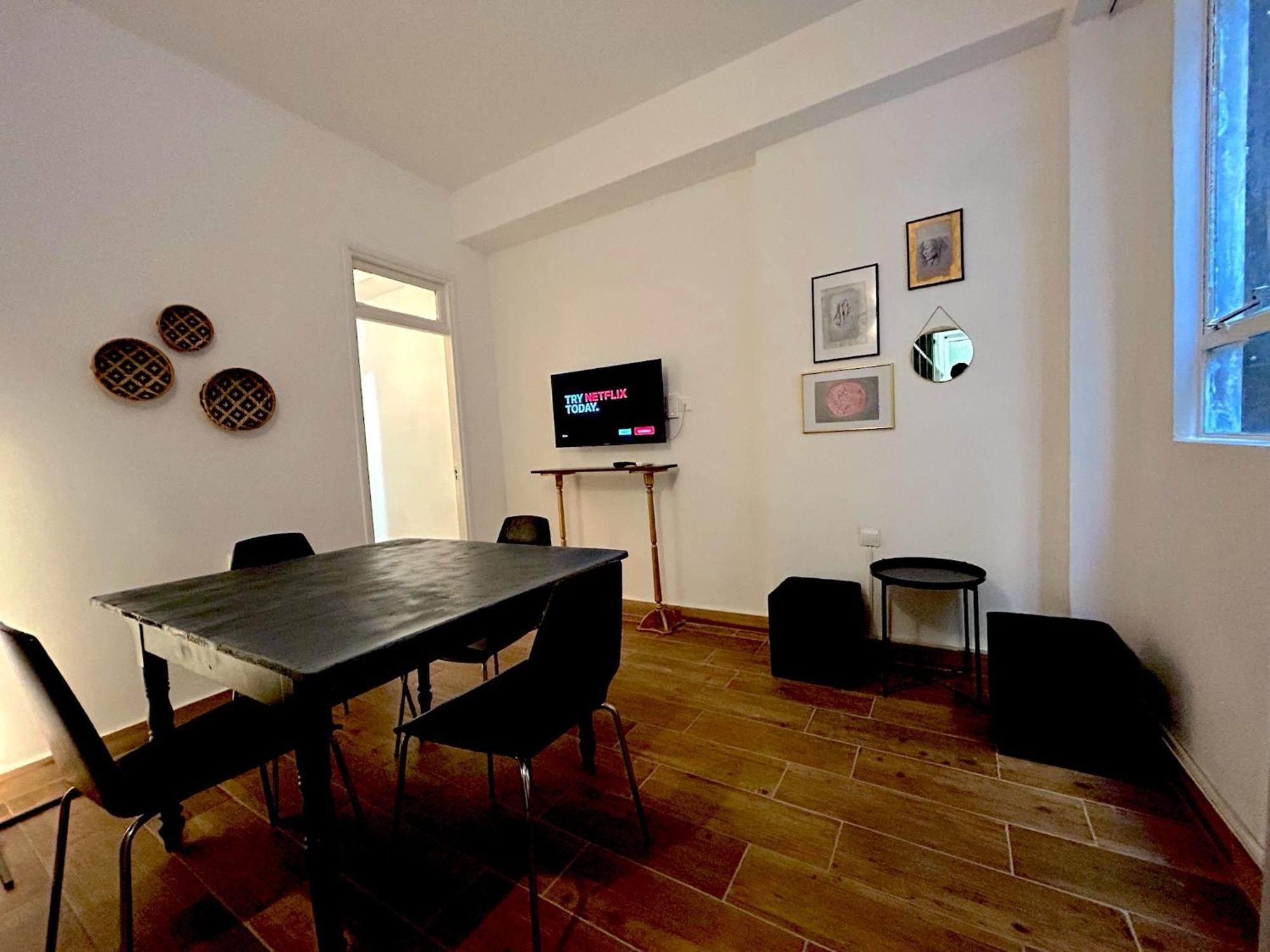 Queen Regina Suites By Platform 357 Nikosia Bagian luar foto