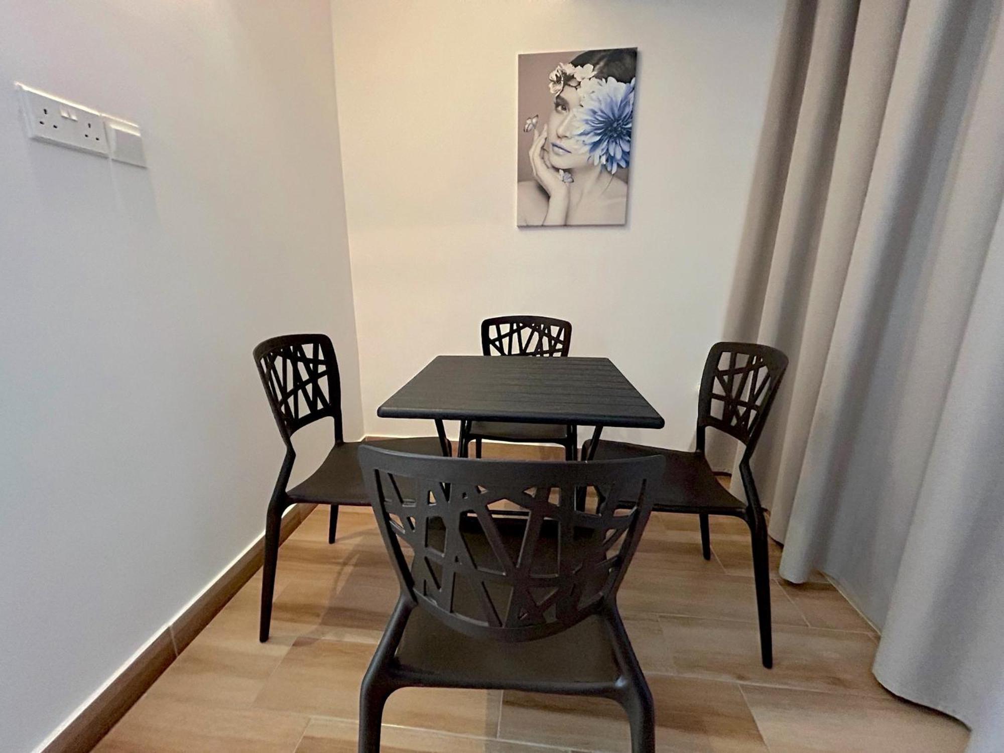 Queen Regina Suites By Platform 357 Nikosia Bagian luar foto