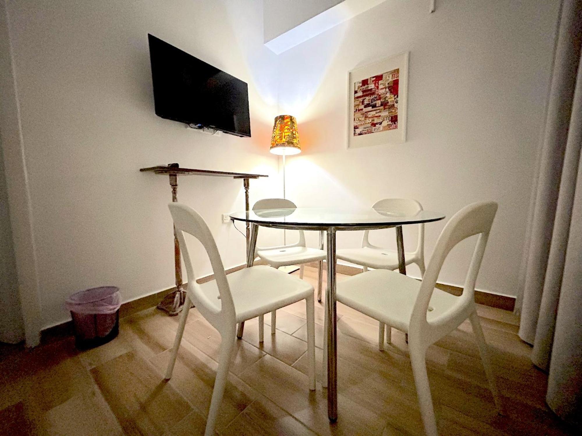 Queen Regina Suites By Platform 357 Nikosia Bagian luar foto