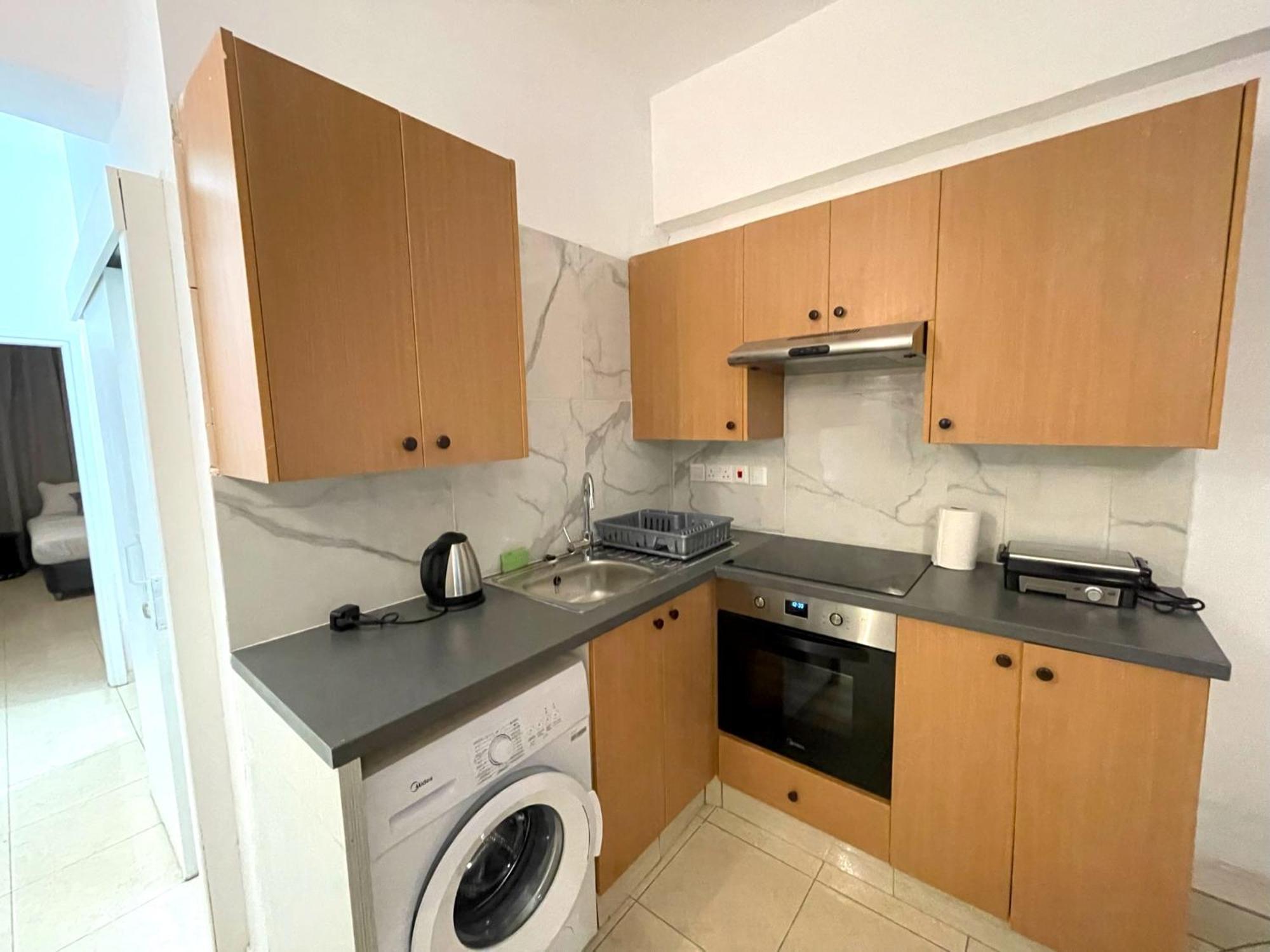 Queen Regina Suites By Platform 357 Nikosia Bagian luar foto