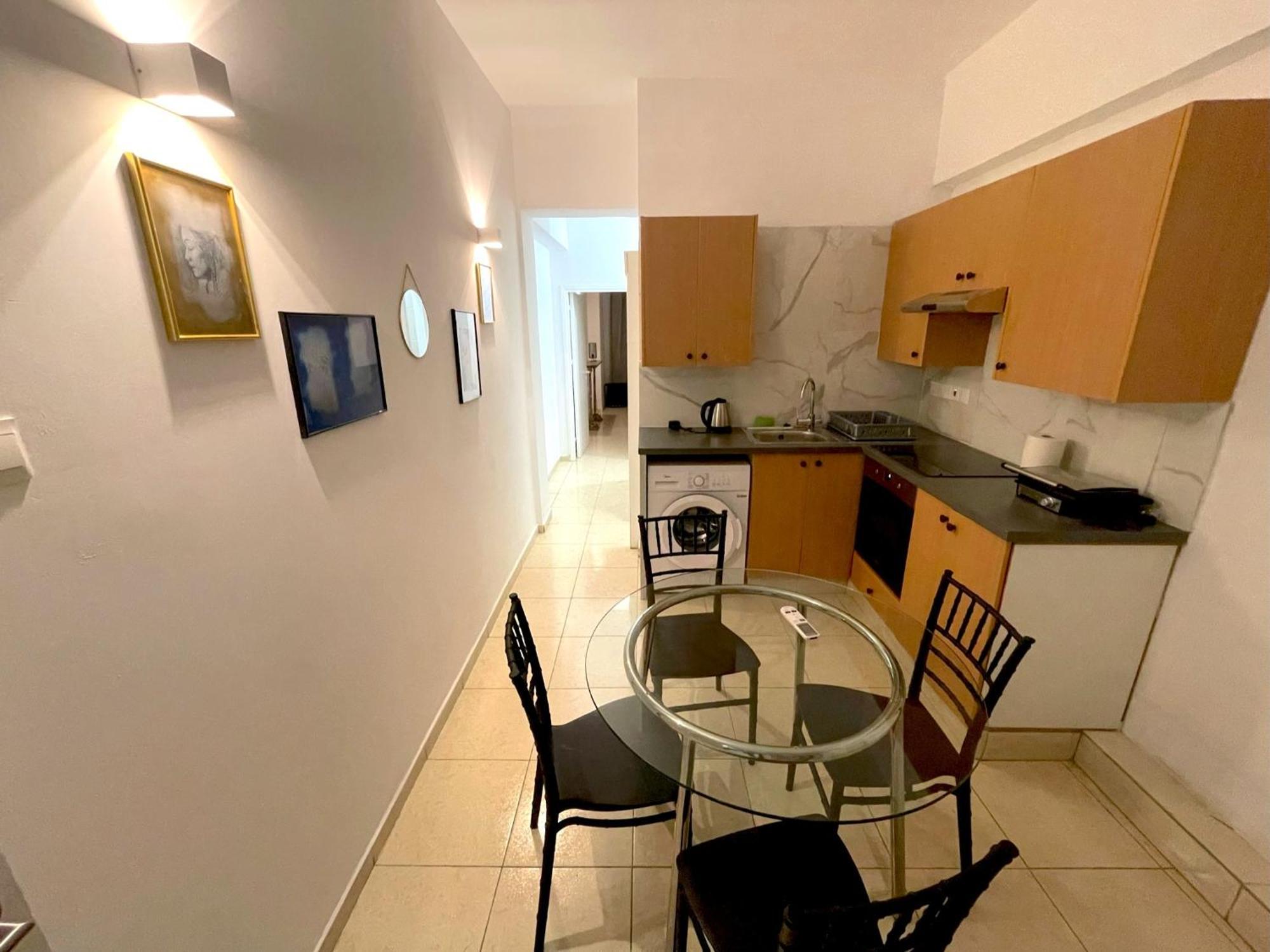 Queen Regina Suites By Platform 357 Nikosia Bagian luar foto