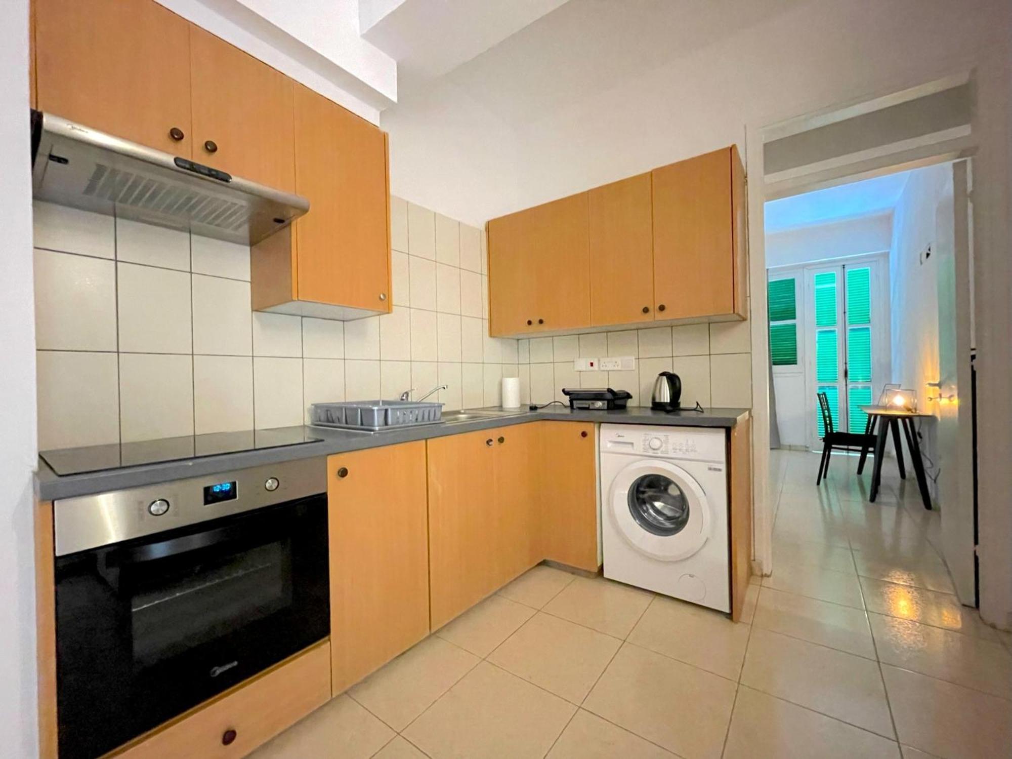 Queen Regina Suites By Platform 357 Nikosia Bagian luar foto